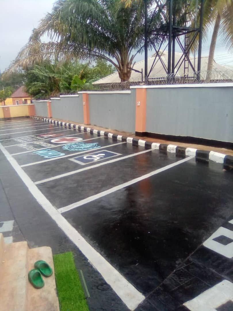 Luxury 3-Bedrooms, 3 Bathrooms Apartment At Oxford Villa Nnewi Exterior foto